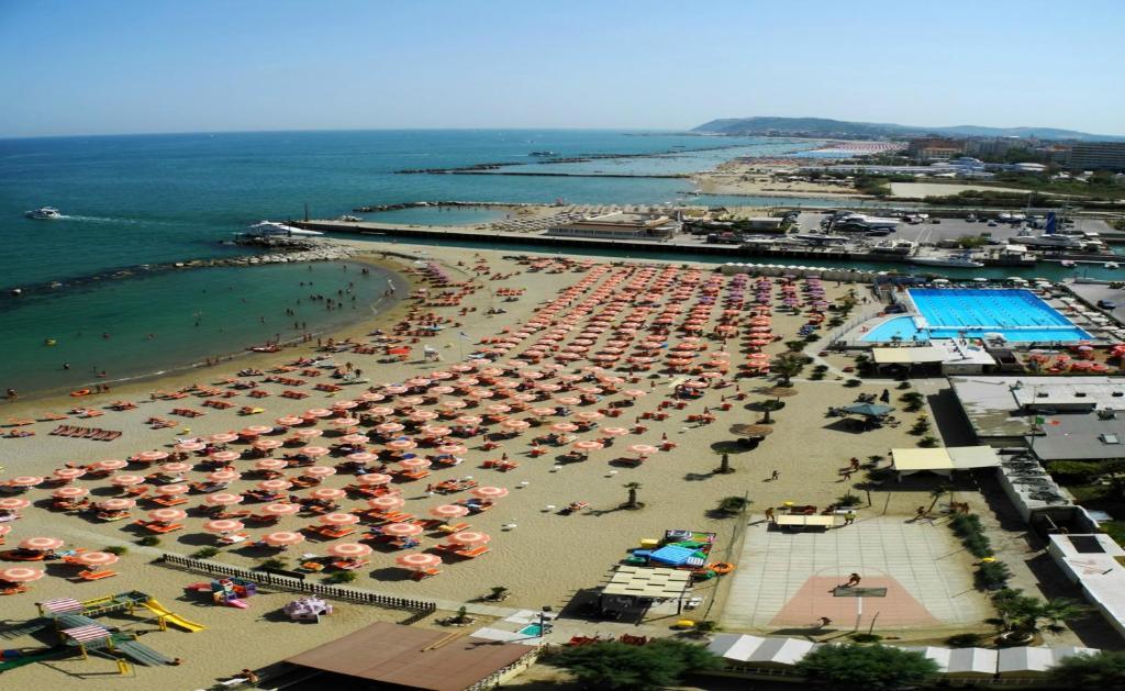 Portoverde Beach Apartments Misano Adriatico Eksteriør billede
