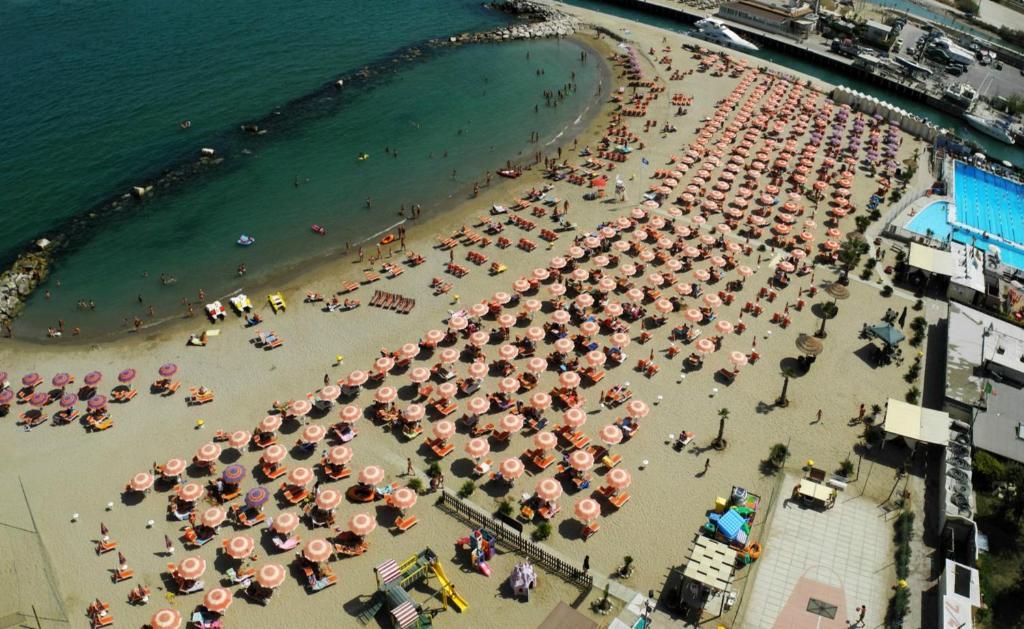 Portoverde Beach Apartments Misano Adriatico Eksteriør billede