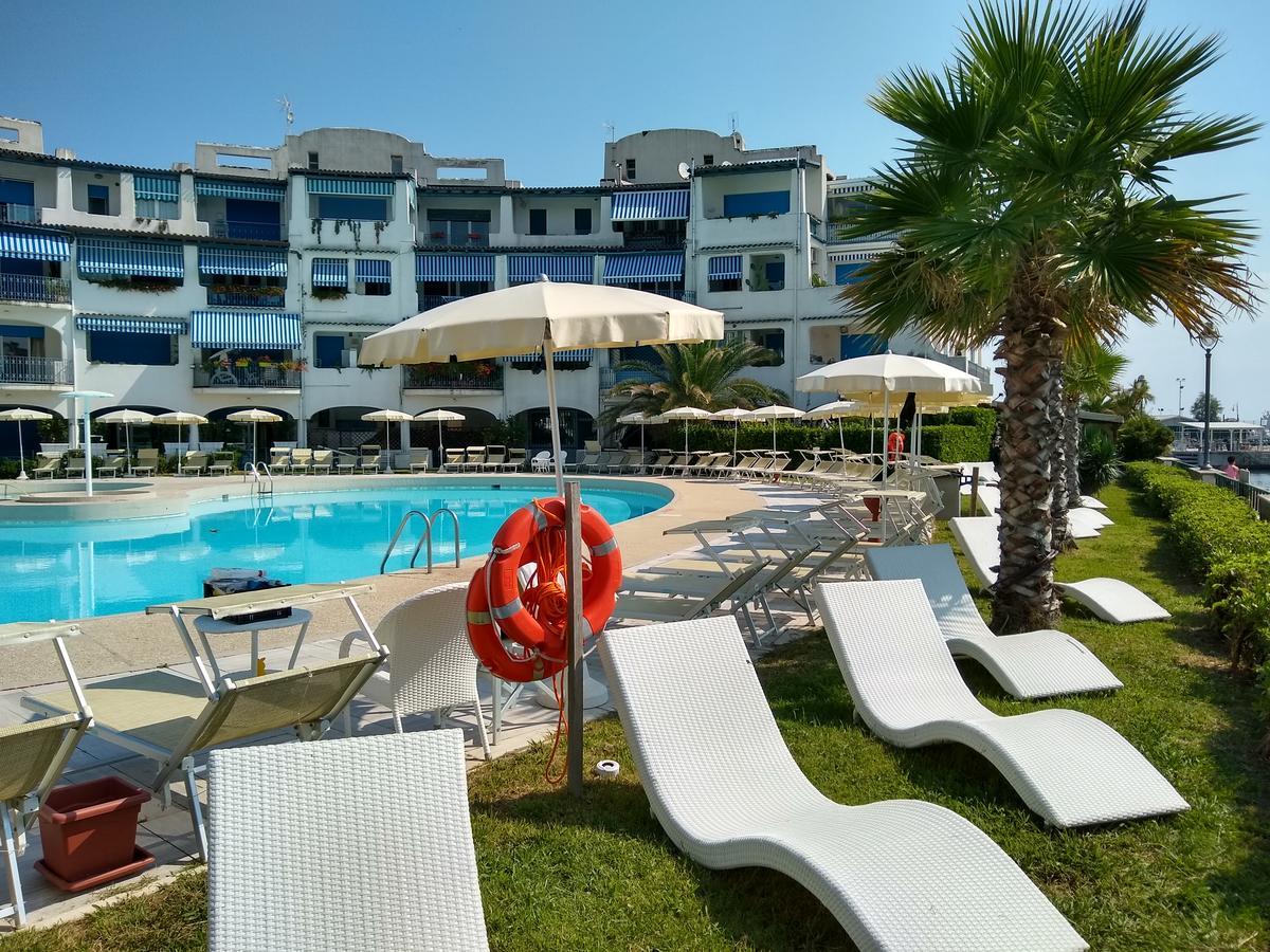 Portoverde Beach Apartments Misano Adriatico Eksteriør billede