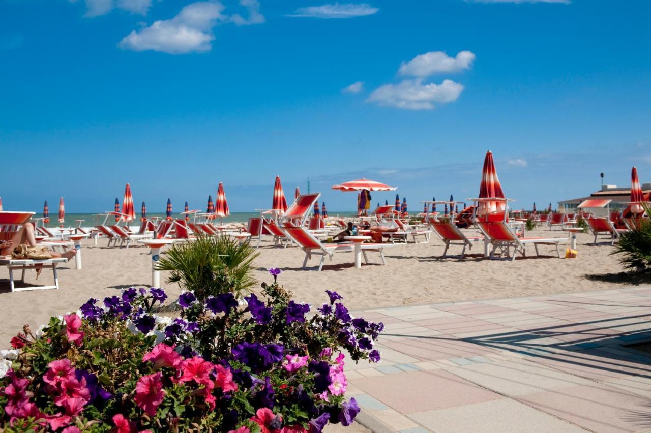 Portoverde Beach Apartments Misano Adriatico Eksteriør billede